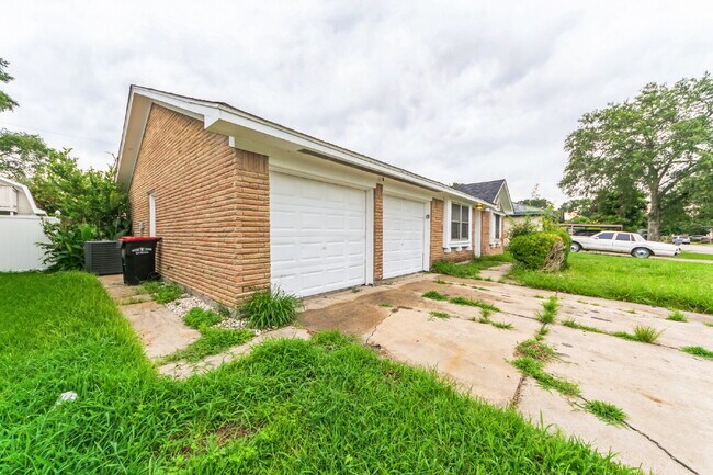 Foto del edificio - Move-In Ready 3BR/2BA in Baytown – 1,472 Sq Ft with Private Yard & Garage
