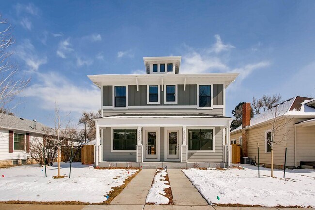 Foto del edificio - Beautiful 4 Bedroom 4 Bathroom half Duplex...