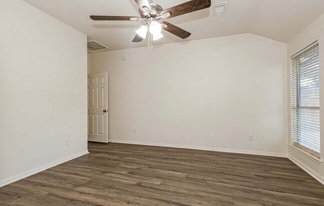 Building Photo - 15726 Stiller Park Dr