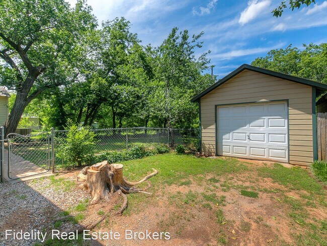 Foto del edificio - 2 br, 1 bath House - 1915 NW 40th St
