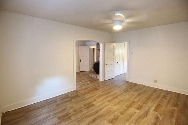 Building Photo - 1 bed 1 bath home along the river