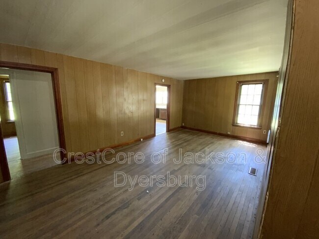 Building Photo - 128 Walnut St