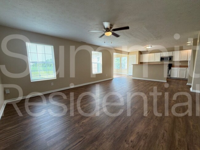 Foto del edificio - 8005 Harshaw Dr