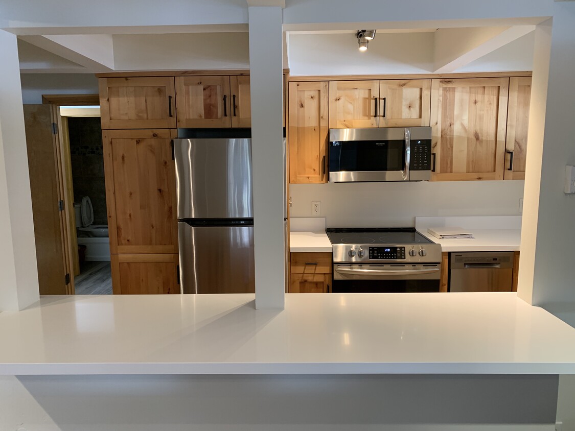 kitchen - 755 E Hansen Ave