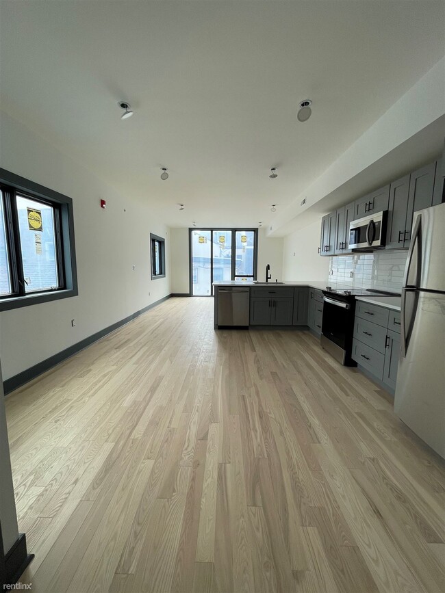 Foto del edificio - 2 br, 2.5 bath Triplex - 555 North Lawrenc...