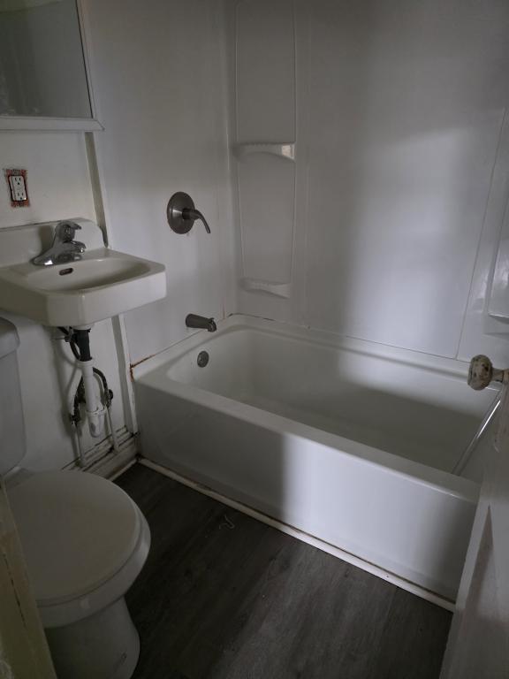 Foto del edificio - 109 Guy Park Ave