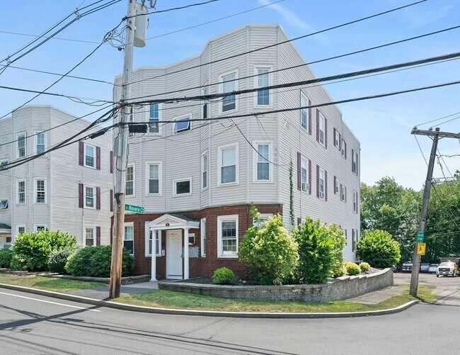 Building Photo - 26 Revere St