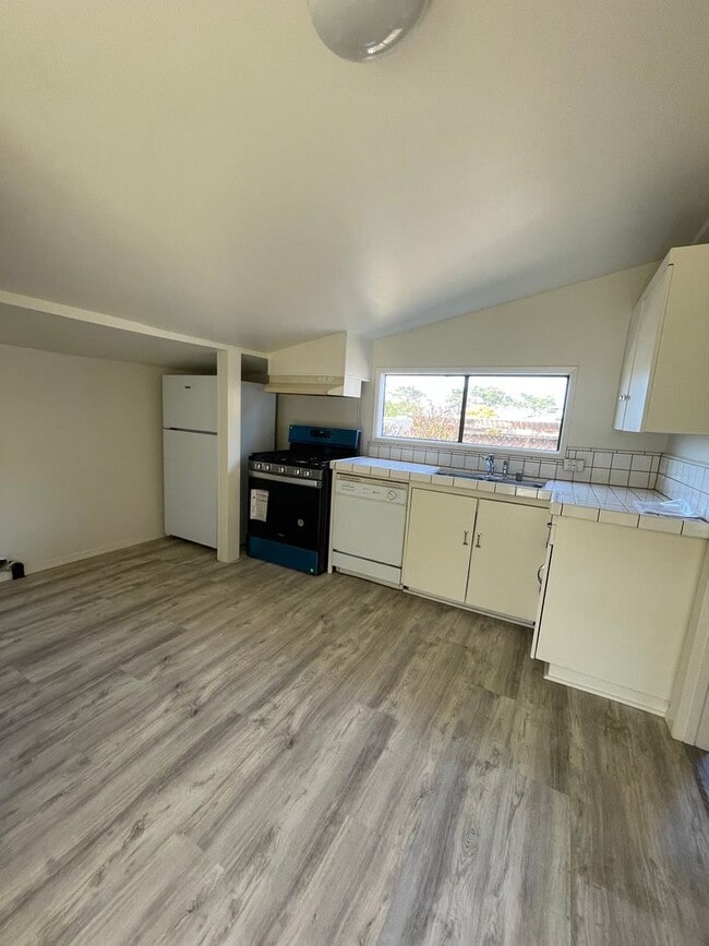 Building Photo - 2bd Monterey Cottage with Ocean Views