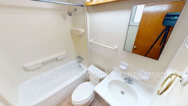 Foto del edificio - 1712 Radio Rd