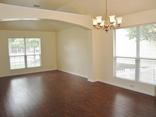 Building Photo - 6148 Negley