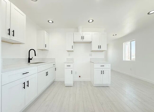 Foto del edificio - 518 N Wilmington Ave