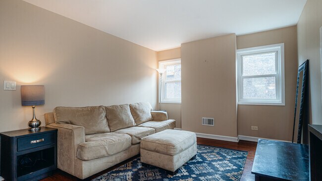 Foto del edificio - 1224 N Dearborn St