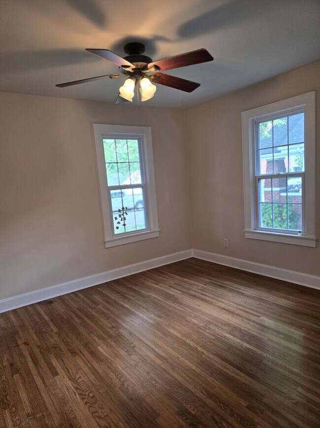 Foto del edificio - 2 Possible 3 bed with large backyard!