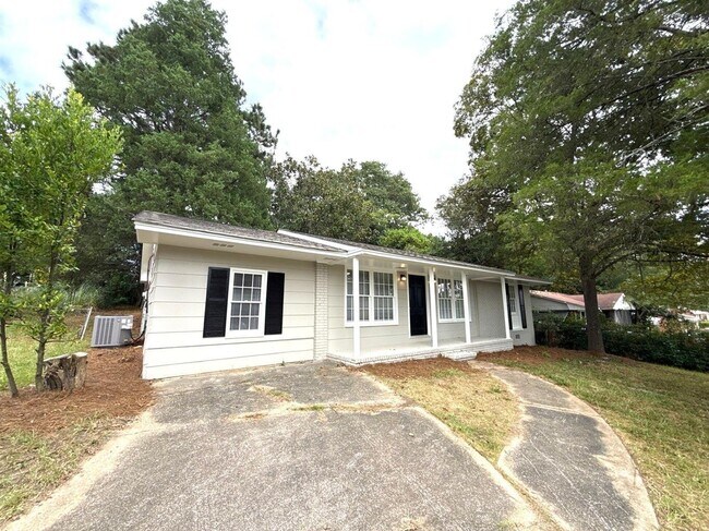 Foto del edificio - 5805 Blueridge Dr