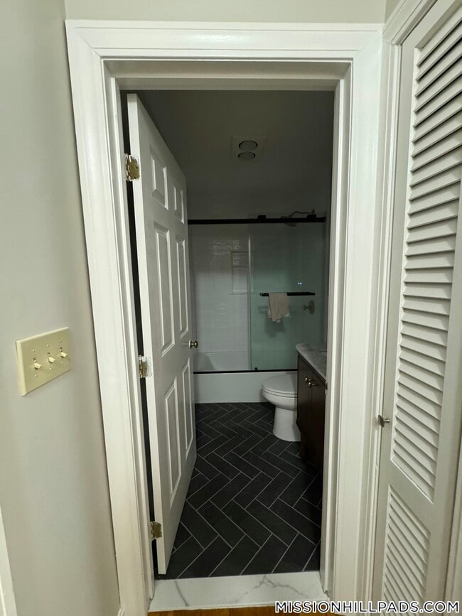 Building Photo - 120 Highland St