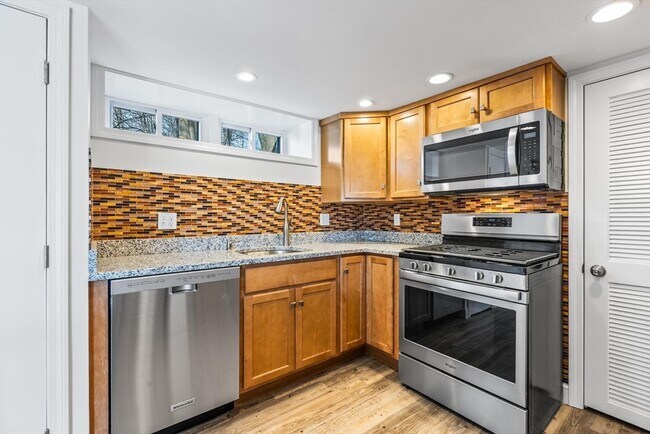 Foto del edificio - 2 Deane Ave