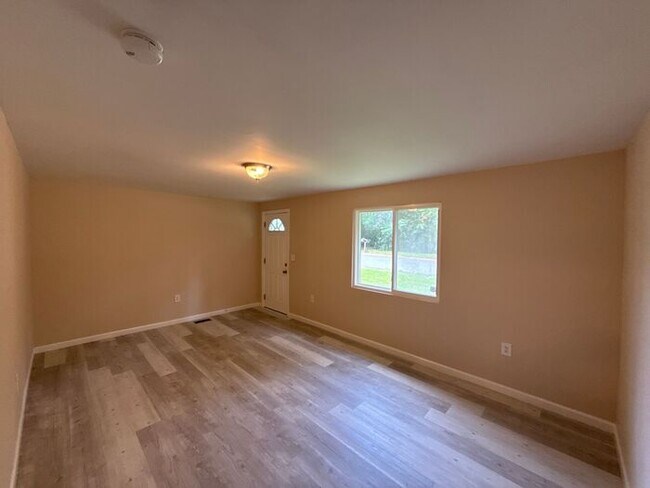 Building Photo - T.R. Lawing Realty Property
