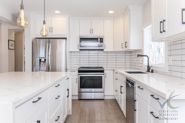 Building Photo - Stunning remodeled 4BD/3.5BA Seattle Craftsman with Solar, A/C & EV Charging for RENT- Available ...