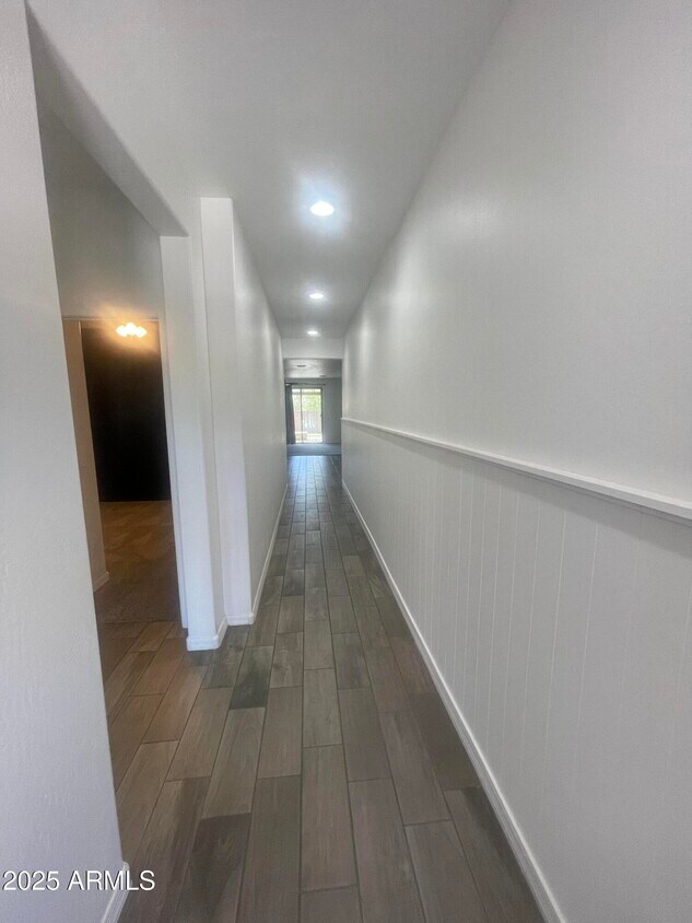 Foto principal - 13159 W Rowel Rd