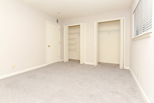 1BR, 1BA - 735 SF - Bedroom - Hurstbourne Crossings Apartments