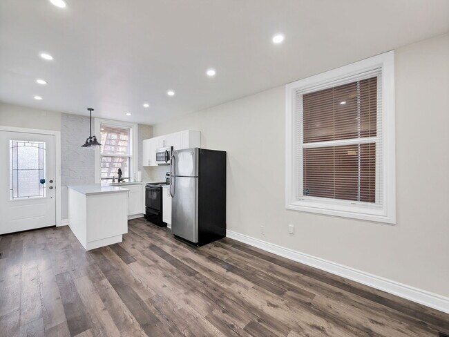 Building Photo - 33 Fairleigh Ave N