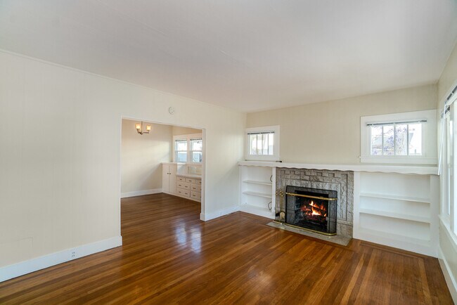 Building Photo - 3108 Santa Clara Ave