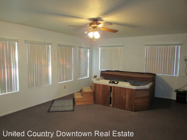 Building Photo - 3 br, 2 bath House - 1518 Santa Cruz