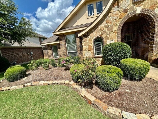 Building Photo - 511 Carnation Ln