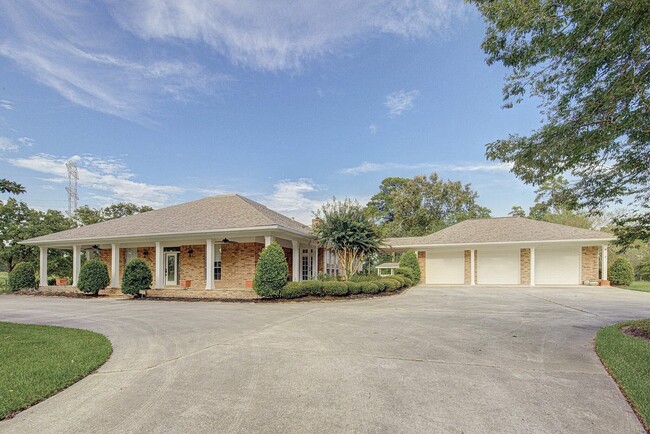 Foto del edificio - 1548 Virgie Community Rd