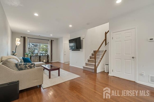 Foto del edificio - 111 Blossom Cir