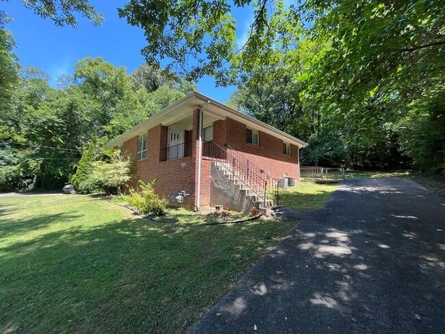 Building Photo - 2801 Berkley Dr