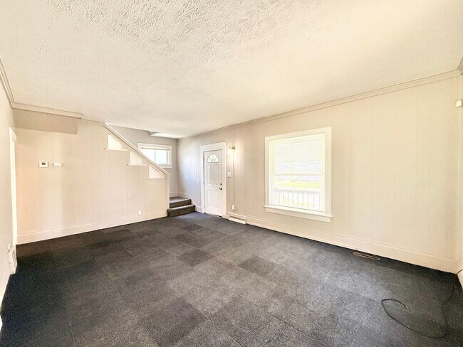 Foto del edificio - 2202 Brownlee Ave NE