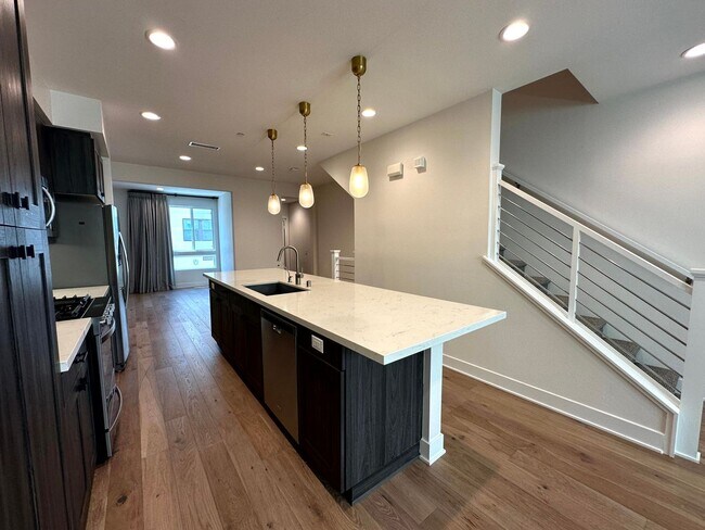 Foto del edificio - Fantastic 3 Story Townhome - 2 bedrooms - ...