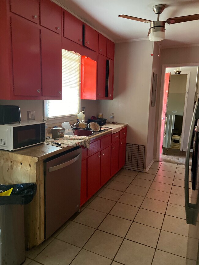 Foto del edificio - Room in Duplex on Valley Brook Dr