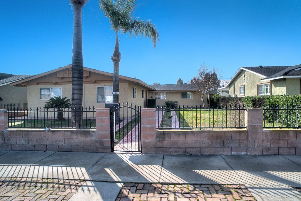 Primary Photo - 23914 Vanowen St