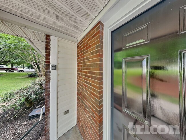 Foto del edificio - 6631 Flat Rock Dr