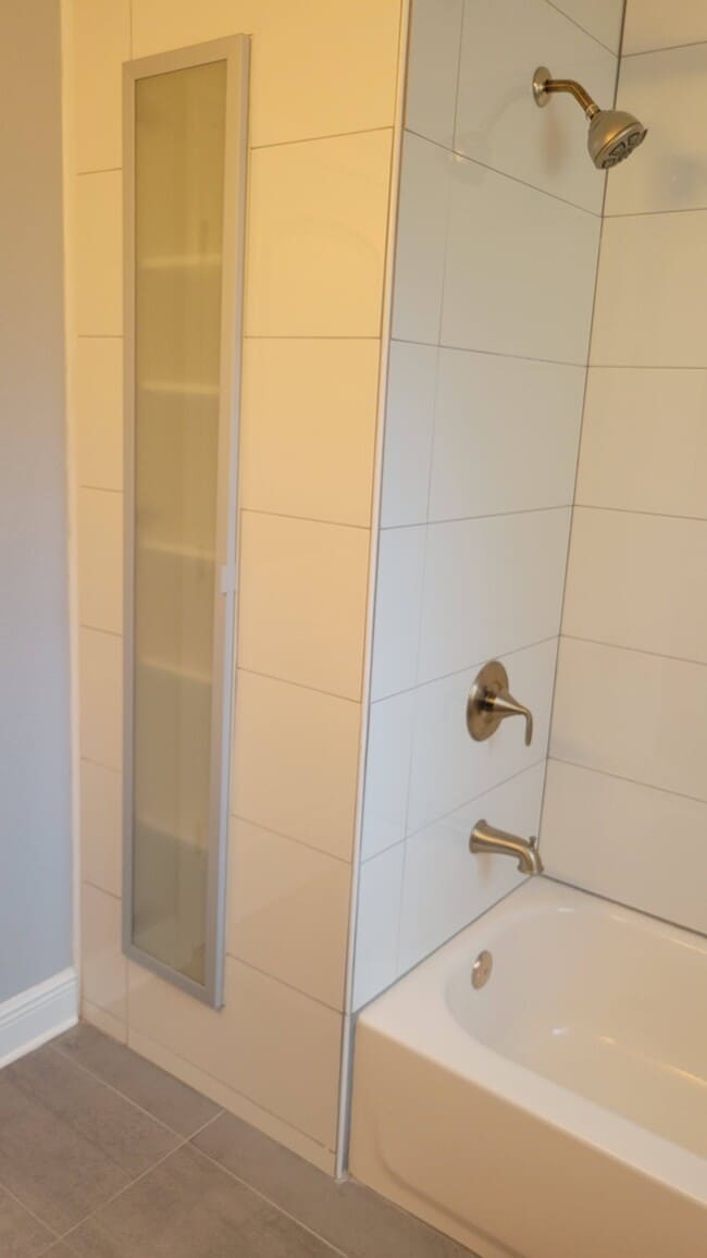 Building Photo - 715 Palm Dr