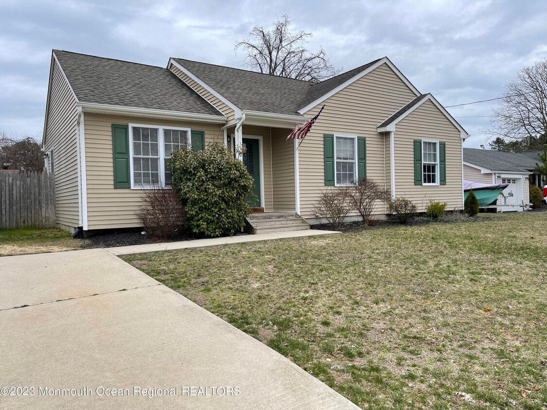 2132 Hollywood Dr, Lacey Township, NJ 08731 House Rental in Lacey Township, NJ