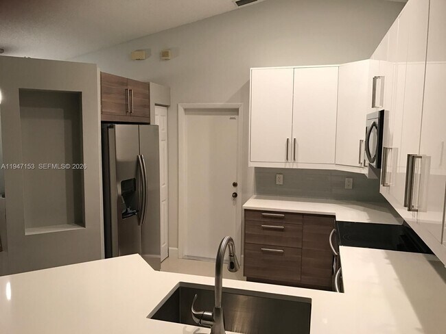 Building Photo - 1628 Salerno Cir