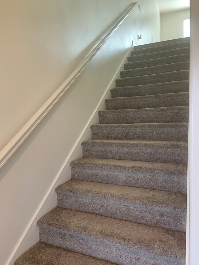 Building Photo - Stylish Townhome in American Fork
