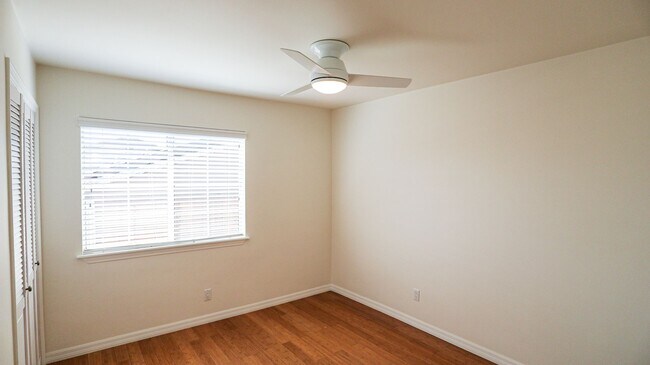 Building Photo - Beautifully Remodeled 3 Bed, 2 Bath Home i...