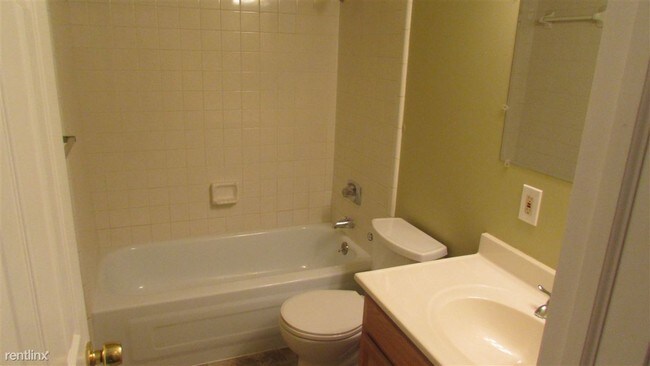 Building Photo - 1 br, 1 bath Apartment - Heritage Manor 507 E