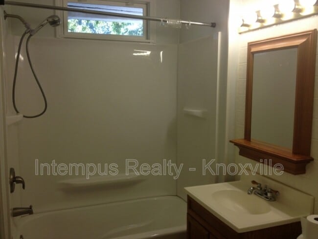 Building Photo - 501 Chickamauga Ave