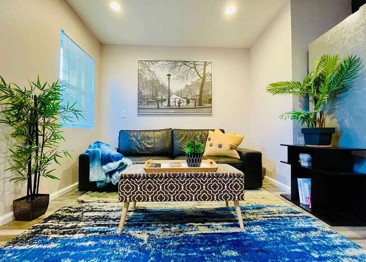 Living area with leather couch - 1051 Columbus Dr