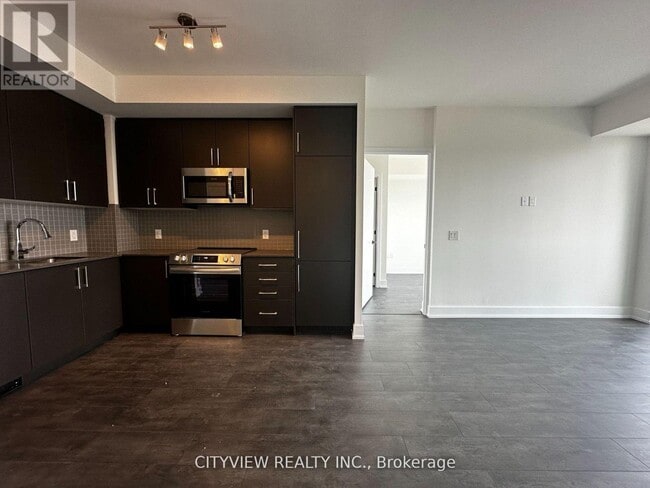 Photo du bâtiment - 2450-2450 Old Bronte Rd