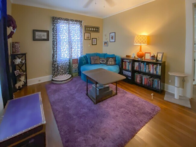 Foto del edificio - Adorable two-bedroom house on Stinson. Wal...