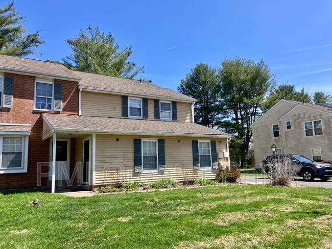 Building Photo - 1688 Bluebird Dr