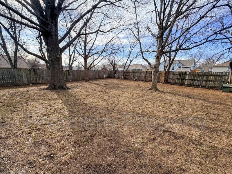 Foto del edificio - 604 NE Mimosa Dr