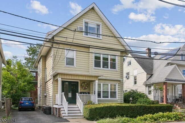 Foto del edificio - 16 Henry St