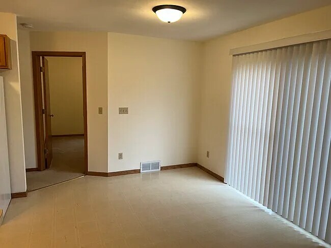 Foto del edificio - 1095 Heritage Ct